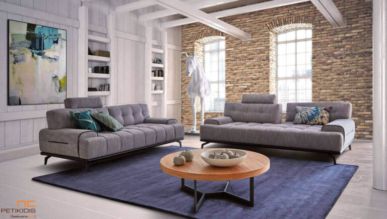 Σαλόνι Odeon σε διθέσιο και τριθέσιο καναπέ με γκρι ύφασμα αλέκιαστο αδιάβροχο. Μοντέρνος σχεδιασμός με μεταλλικά πόδια και μηχανισμούς στο προσκέφαλο για μεγαλύτερη άνεση και επιπλέον μηχανισμούς στο μαξιλάρι της πλάτης για δυνατότητα εκμετάλλευσης όλου του βάθους του καθίσματος. Δυνατότητα κατασκευής πολλές διαστάσεις καναπέ και επιλογής υφασμάτων μέσα από μεγάλη ποικιλία.