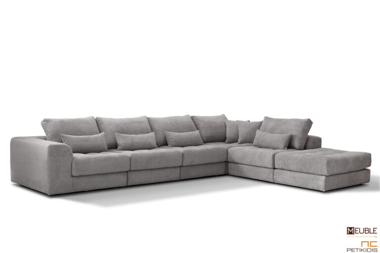 Σαλόνι Puzzle γωνιακό σε μοντέρνο σχέδιο. Διατίθεται σε κομμάτια με ανακλήσεις στην πλάτη και σκαμπό για να διαμορφώσετε εσείς το τελικό σχήμα και την τελική διάσταση που χρειάζεστε. Με ύφασμα σε γκρί αποχρώσεις σε κοτλέ πλέξη αδιάβροχο. Δίνεται η δυνατότητα παραγωγής σε πολλές αποχρώσεις και σε άλλα υφάσματα.