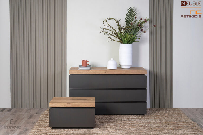 Tουαλέτα και κομοδίνο Libre. Σε μοντέρνο και μινιμαλ σχεδιασμό, κατασκευασμένα από φυσικό ξύλο δρυς ρουστίκ και λάκα γκοφρέ σε ποικιλία χρωμάτων και συνδυασμών. Διατίθεται και με φωτισμό στα κομοδίνα.