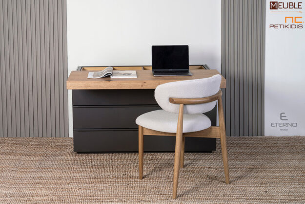 Κλασική Τραπεζαρία Τουαλέτα Libre. Ένα έπιπλο με μοντέρνο και έξυπνο σχεδιασμό όπου απλή συρταριέρα μετατρέπεται εύκολα σε χώρο εργασίας. Κατασκευασμένη από φυσικό ξύλο ρουστίκ δρυς και λάκα σε ποικιλία χρωμάτων και συνδυασμών.