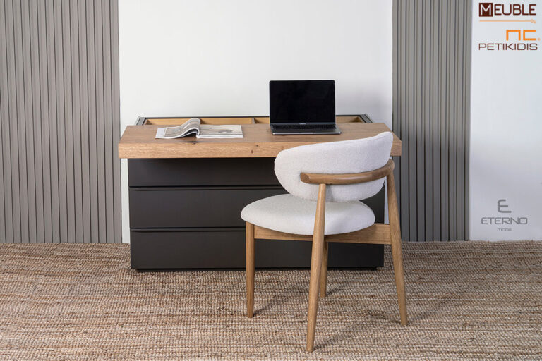 Τουαλέτα Libre. Ένα έπιπλο με μοντέρνο και έξυπνο σχεδιασμό όπου απλή συρταριέρα μετατρέπεται εύκολα σε χώρο εργασίας. Κατασκευασμένη από φυσικό ξύλο ρουστίκ δρυς και λάκα σε ποικιλία χρωμάτων και συνδυασμών.