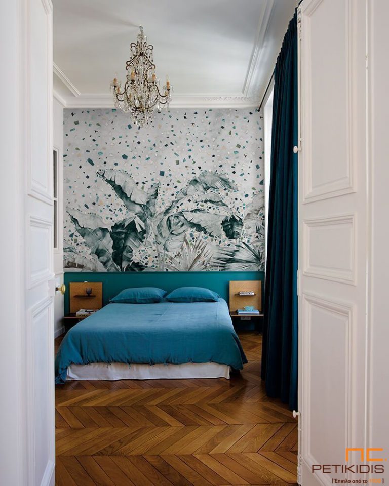 Ταπετσαρία τοίχου σε μορφή πάνελ. Natural urban style με φύλλα σε γκρι και πράσινους τόνους. Οι διαστάσεις του πάνελ προσαρμόζονται σύμφωνα με τον τοίχο που πρόκειται να τοποθετηθεί.