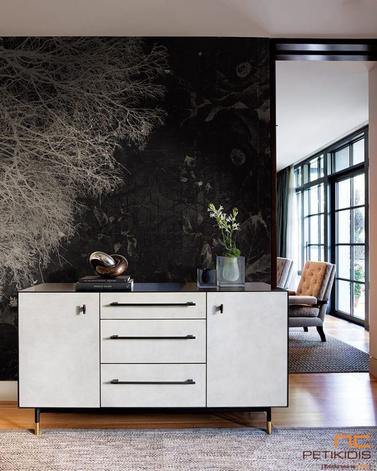 Απρόμαυρη ταπετσαρία τοίχου σε μορφή πάνελ σε natural urban mondern style. Οι διαστάσεις του πάνελ προσαρμόζονται σύμφωνα με τον τοίχο που πρόκειται να τοποθετηθεί.