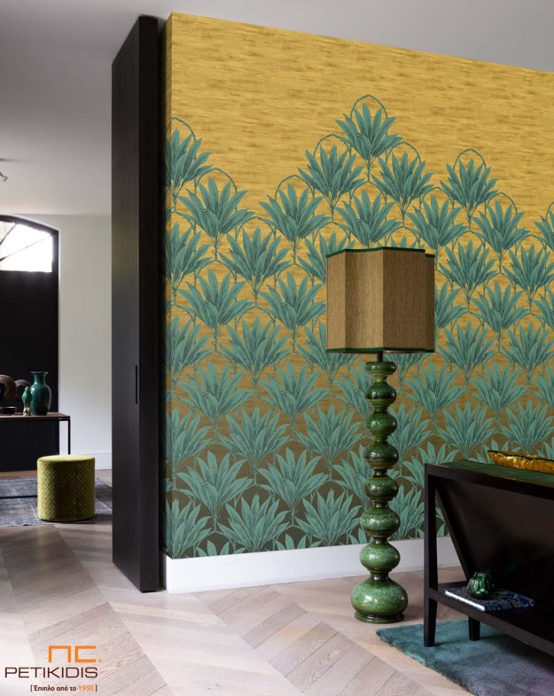 Κλασική Τραπεζαρία Ταπετσαρία τοίχου Zanzibar. Urban jungle style κίτρινη βάση με πράσινα δέντρα.