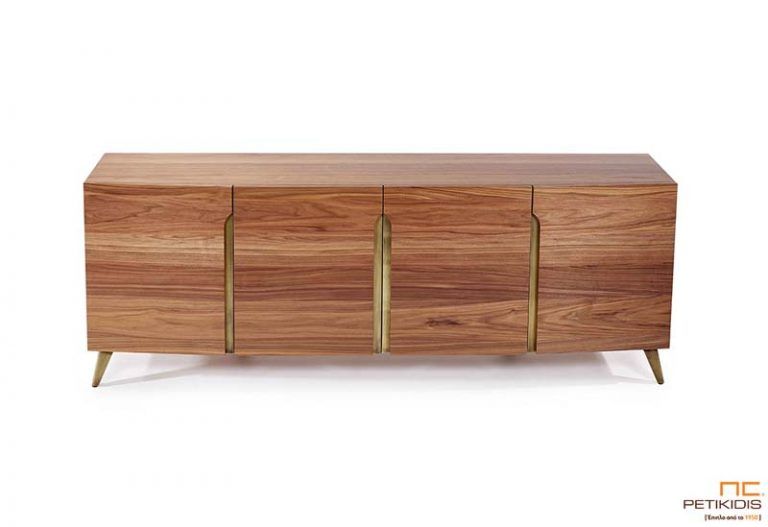 Μπουφές Dexter από ξύλο καρυδιάς με μεταλλικά μπρονζέ πόδια. Έχει ένα ελαφρώς οβάλ σχήμα και διαθέτει τέσσερα μεγάλα ντουλάπια.