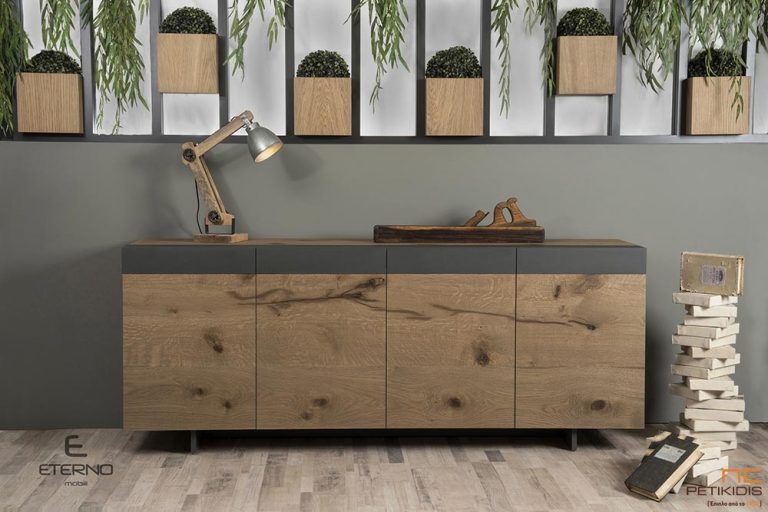 Μπουφές Steel από ξύλο δρυς ρουστίκ και λάκα γκοφρέ. Διαθέτει αρκετά μεγάλη χωρητικότητα αποθήκευσης με τέσσερα ντουλάπια.