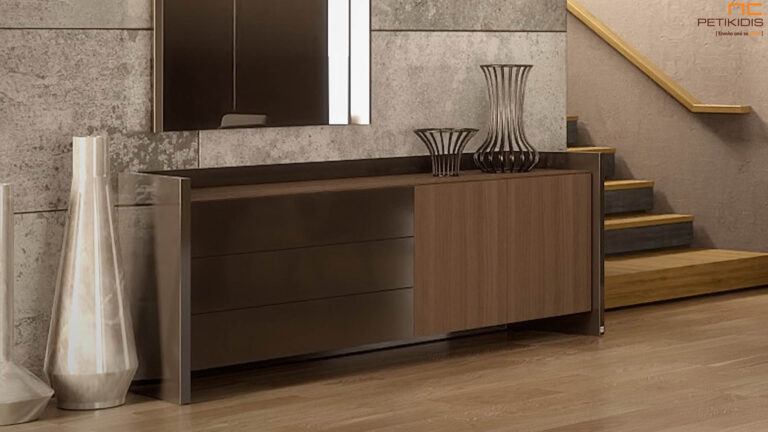 Μπουφέ Hugo από ξύλο δρυς και λεπτομέρειες λάκας. Διαθέτει ένα μεγάλο ντουλάπι και τρία βαθιά συρτάρια. Μοντέρνο και minimal ταιριάζει με όλα τα στυλ. Η δυνατότητα πορσαρμογής των διαστάσεων δίνει την ευελιξία να προσαρμοστεί και σε μικρούς χώρους.