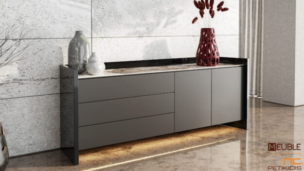 Μπουφές Hugo σχεδιασμένος σε μίνιμαλ και μοντέρνα γραμμή, από έναν αρμονικό λάκα στα πόδια. Παράγεται σε ποικιλία χρωμάτων και υλικών. Πλάτη με λεπτομέρεια κεραμικού υλικού και κρυφού φωτισμού.