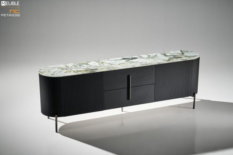 Μπουφές της σειράς Noir από ξύλο δρυς, μεταλλική βάση και κεραμικό καπάκι. Υπάρχει ευελιξία στις επιλογές των χρωμάτων και των υλικών, με οδηγό την αρχιτεκτονική του κάθε χώρου.