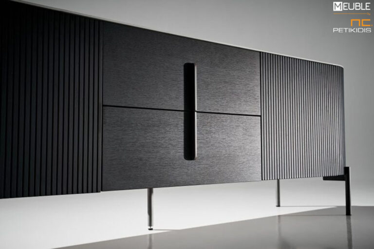 Μπουφές της σειράς Noir από ξύλο δρυς, μεταλλική βάση και κεραμικό καπάκι. Υπάρχει ευελιξία στις επιλογές των χρωμάτων και των υλικών, με οδηγό την αρχιτεκτονική του κάθε χώρου. Λεπτομέρεια.