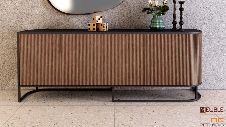 Μπουφές Sabbia με ιδιαίτερο σχεδιασμό και συνδυασμό από ξύλο σε λάκα και μασίφ πηχάκι δρυ. Ο μπουφές πλαισιώνεται από μία μεταλλική βάση ιδιαίτερου σχεδιασμού.