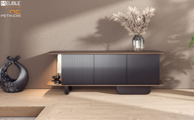 Μπουφές Sienna σχεδιασμένος σε μίνιμαλ και μοντέρνα γραμμή, από ξύλο δρυς και λάκα στα πόδια. Παράγεται σε ποικιλία χρωμάτων και υλικών. Πλάτη με λεπτομέρεια κεραμικού υλικού και κρυφού φωτισμού. Λεπτομέρεια.