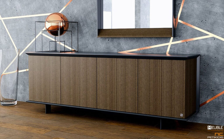 Μπουφές Slim σε λιτές, ήρεμες γραμμές και έξυπνος αποθηκευτικός χώρος. Συνδυάζει ξύλο δρυς, λάκα και μεταλλικά πόδια. Elegant design που ταιριάζει σε κάθε στυλ διακόσμησης. Κατασκευάζεται σε διαστάσεις, ξύλο και χρώματα επιλογής του πελάτη.