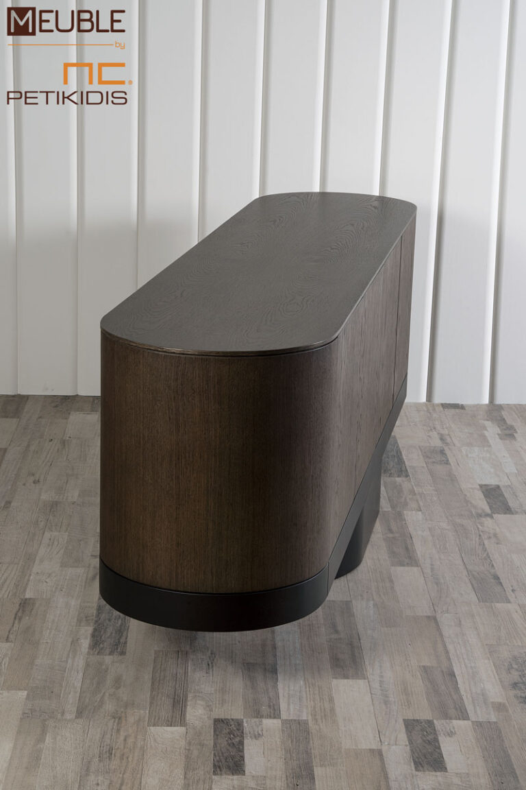 Μπουφέ Bliss από ξύλο δρυς και λεπτομέρειες λάκας. Διατίθεται σε μεγάλη ποικιλία χρωμάτων και διαστάσεων by Eterno Mobili.