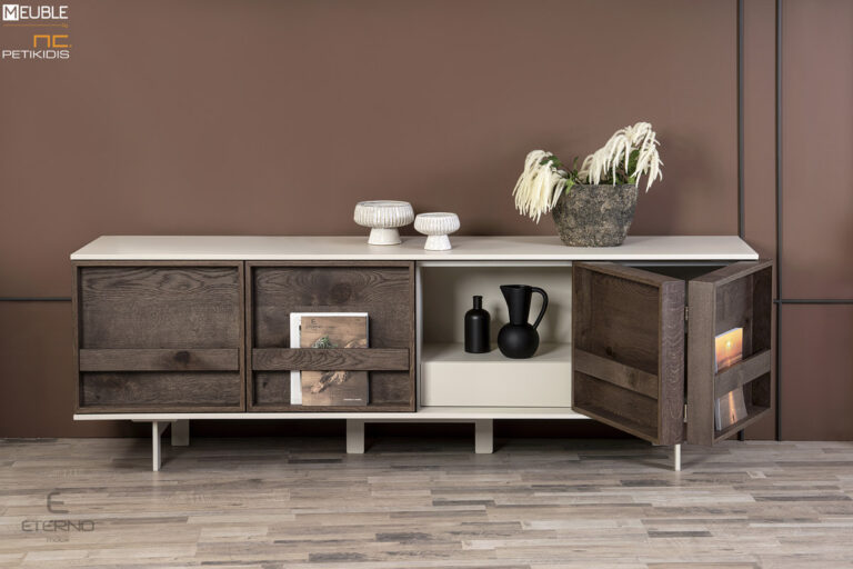 Μπουφές Libre κατασκευασμένος από ρουστίκ δρυς σε συνδυασμό με λάκα. Μοντέρνο και λειτουργικό σχέδιο με πολλούς αποθηκευτικούς χώρους και πρωτότυπο άνοιγμα στις πόρτες. Υπάρχει η δυνατότητα αλλαγής υλικών και χρωμάτων.