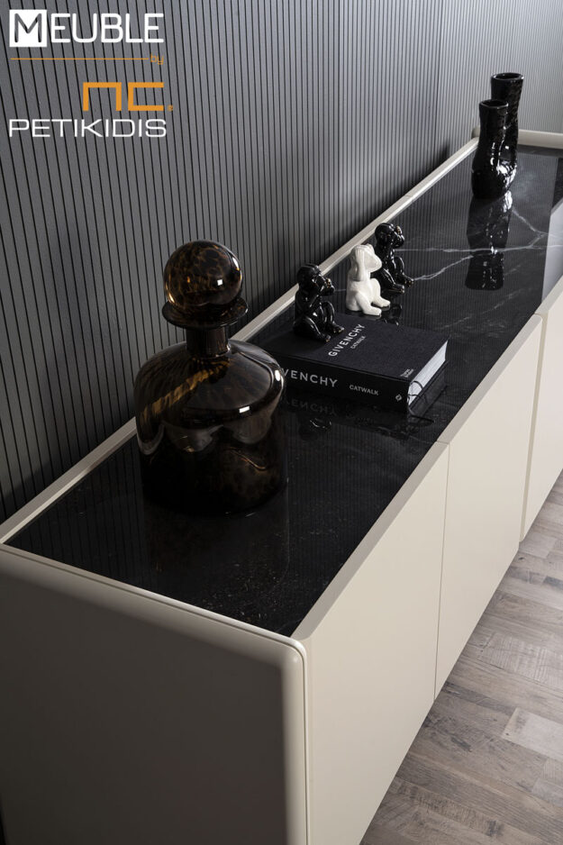 Μπουφέ Loft με δύο μεγάλα ντουλάπια για αποθήκευση. Συνδυάζει τη λάκα με κεραμικό με απόλυτη αρμονία και διατίθεται σε μεγάλη ποικιλία χρωμάτων και διαστάσεων.