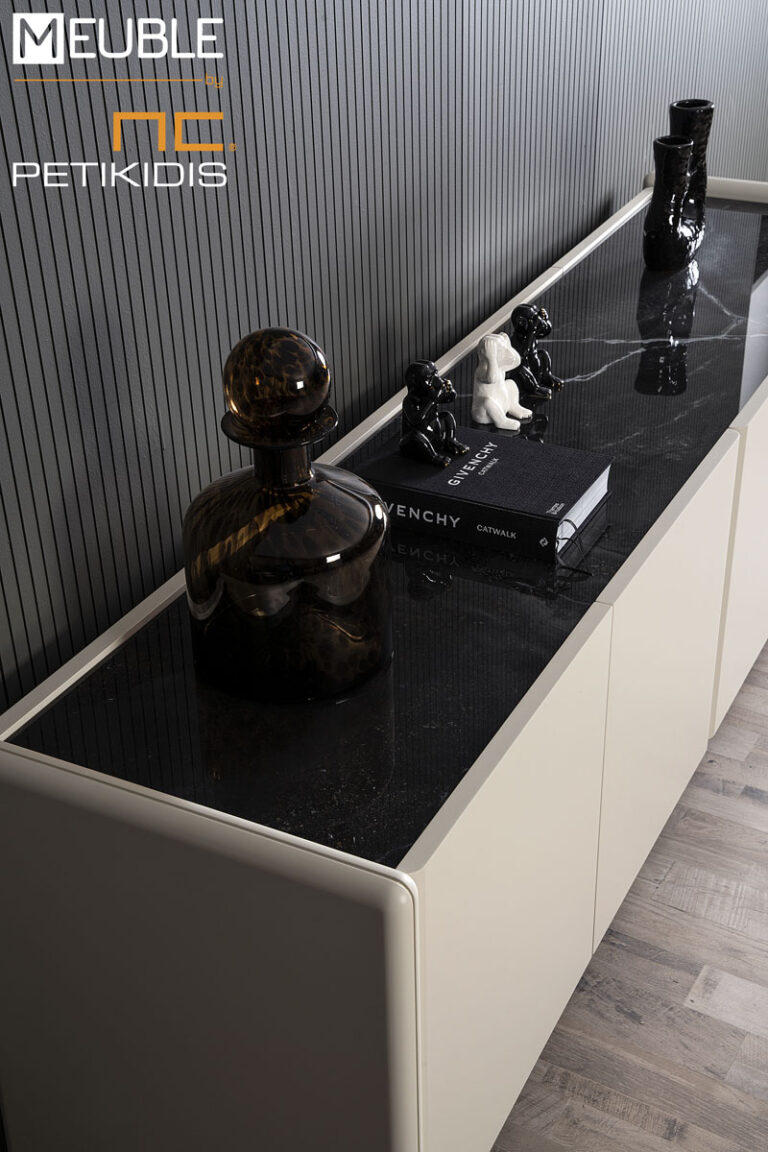 Μπουφέ Loft με δύο μεγάλα ντουλάπια για αποθήκευση. Συνδυάζει τη λάκα με κεραμικό με απόλυτη αρμονία και διατίθεται σε μεγάλη ποικιλία χρωμάτων και διαστάσεων.