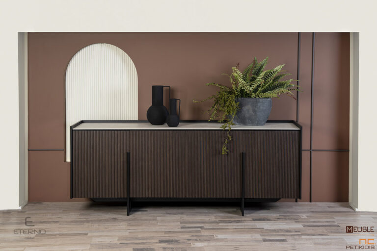 Ο μπουφές Smooth με τις γραμμωτές λεπτομέρειες και την κεραμική επιφάνεια θα δημιουργήσει έναν χώρο που θα εκπέμπει πολυτέλεια και κομψότητα.