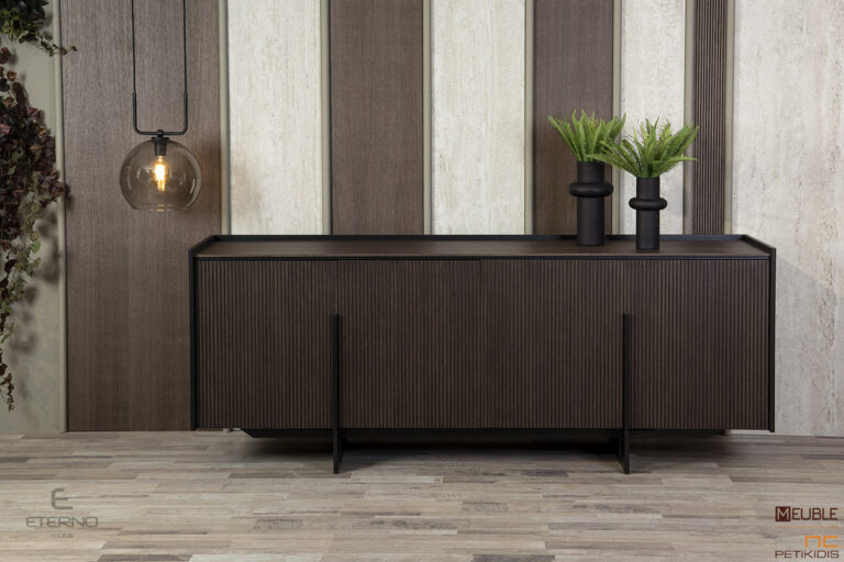 Ο μπουφές Smooth με τις γραμμωτές λεπτομέρειες και την επιφάνεια από ξύλο δρυ θα σας δημιουργήσει έναν χώρο που θα εκπέμπει πολυτέλεια και κομψότητα