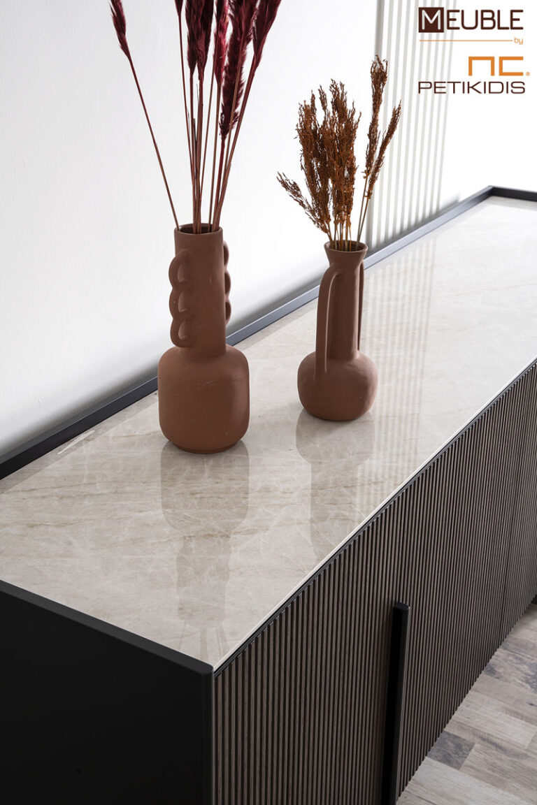 Μπουφέ Smooth ceramic από ξύλο δρυς και συνδυάζει κεραμικό υλικό και λεπτομέρειες λάκας. Μοντέρνος και minimal με αρκετό αποθηκευτικό χώρο διατίθεται σε μεγάλη ποικιλία χρωμάτων και διαστάσεων.