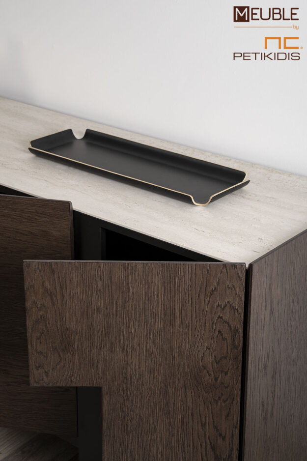 Μπουφέ Solid από ξύλο δρυς, κεραμικό υλικό και λεπτομέρειες λάκας. Διατίθεται σε μεγάλη ποικιλία χρωμάτων και διαστάσεων.