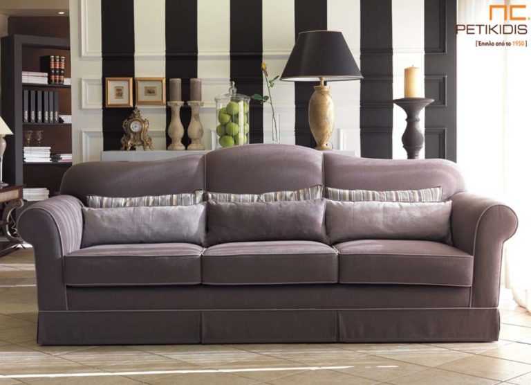 Σαλόνι Evita σε νεοκλασικό ύφος με στρογγυλά μπράτσα και ποδιά στη βάση. Ύφασμα αλέκιαστο αδιάβροχο σε γκρι αποχρώσεις.