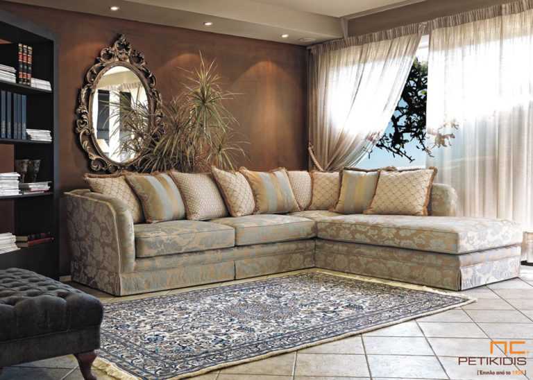 Σαλόνι γωνία Camelia σε κλασικό ύφος με παταχτά μαξιλάρια πλάτης και ύφασμα σε βεραμάν χρώμα με χρυσές πινελιές σε σχέδιο λουλουδιών.