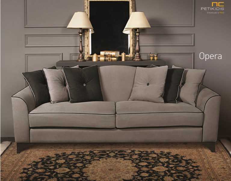 Σαλόνι Όπερα σε νεοκλασικό ύφος με πεταχτά μαξιλάρια πλάτης σε αλέκιαστο και αδιάβροχο ύφασμα.