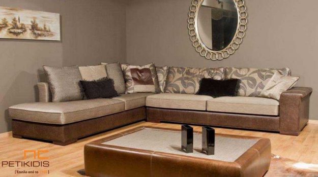 Κλασικό Σαλόνι Σαλόνι γωνία Planet σε νεοκλασικό ύφος σε συνδυασμό καφέ τεχνοδρέρματος στη βάση και ύφασμα σε πιο ανοιχτόχρωμου γήινους χρωματισμούς.