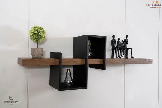 Σύνθεση Desire με συνδυασμό ξύλου ρουστίκ δρυς και λάκα. Μοντέρνος σχεδιασμός. Διαθέτει ντουλάπια και διακοσμητικό ράφι. Λεπτομέρεια ραφιού.