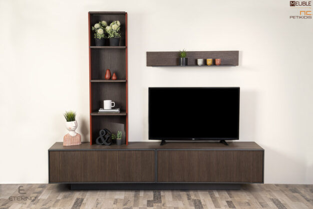 Σύνθεση τοίχου Icon. Κατασκευασμένη από ξύλο δρυς σε συνδυασμό με λάκα και extra φωτισμό με Dimmer. Μίνιμαλ και εντυπωσιακός σχεδιασμός. Διατίθεται σε ποικιλία χρωμάτων και διαστάσεων.