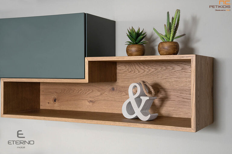 Σύνθεση Sense με συνδυασμό ξύλου δρυς ρουστίκ και λάκα ματ. Διαθέτει ντουλάπια, ράφια και προαιρετικό φωτισμό και σκαμπό. Minimal σχεδιασμός με συνδυασμό ρουστικ ύφους. Λεποτμέρεια ντουλαπιού και ραφιού.