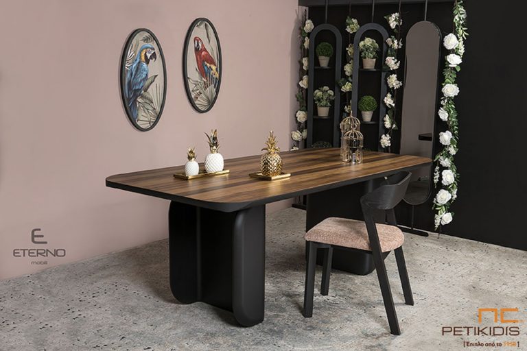 Τραπεζαρία Balance με ξύλο γκριζάρντ και πόδια από γκοφρέ λάκα. Μοντέρνο και minimal style με ιδιαίτερο χαρακτηριστικό το ξεχωριστό ξύλο που έχει με τα έντονα νερά. Καρέκλα Happy με αλέκιαστο και αδιάβροχο ύφασμα.