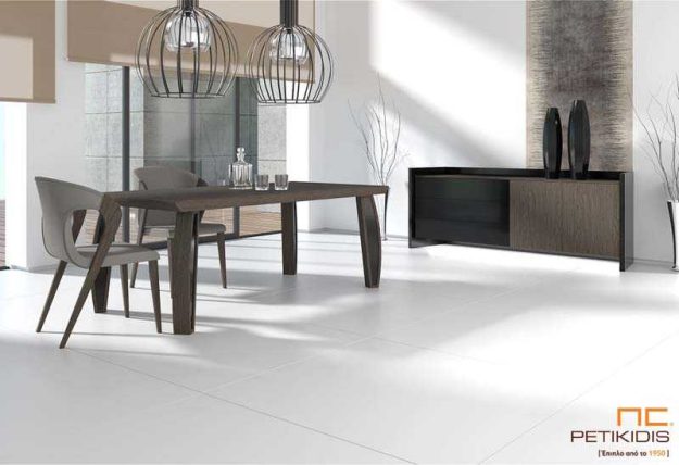 Κλασική Τραπεζαρία Τραπεζαρία και μπουφές Hugo από ξύλο δρυς και διακοσμητική λάκα.