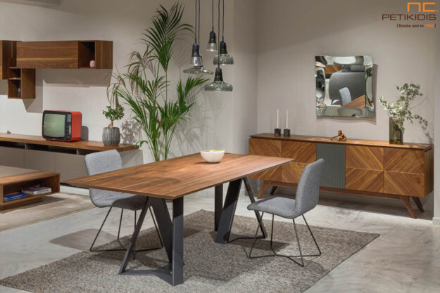 Τραπέζι Dune με μεταλλικά πόδια και καπάκι καρυδιά. Μπουφέ Prime από ξύλο καρυδιάς και λεπτομέρεια λάκας. Μοντέρνο minimal scadinavian style.