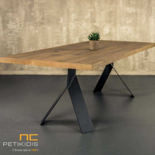 Τραπέζι Joy με καπάκι από ξύλο δρυς ρουστίκ και μεταλλικά πόδια.