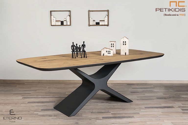 Τραπεζαρία More με συνδυασμό ρουστίκ ξύλου δρυς στο καπάκι και μεταλλική βάση. Rustik και industrial style και συνδυασμό σύγχρονων υλικών.