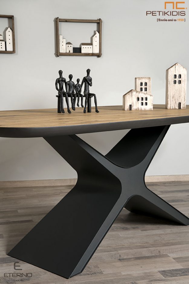 Τραπεζαρία More με συνδυασμό ρουστίκ ξύλου δρυς στο καπάκι και μεταλλική βάση. Rustik και industrial style και συνδυασμό σύγχρονων υλικών.