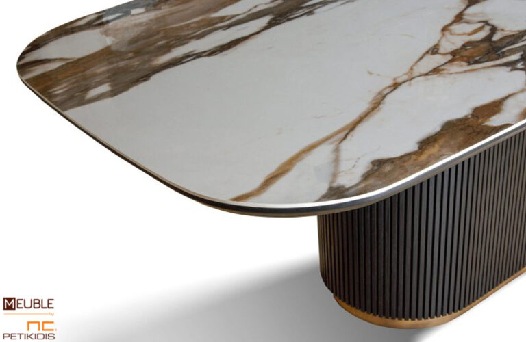 Τραπεζαρία της σειράς Noir σε μοντέρνο σχεδιασμό, από ξύλο δρυς, μεταλλική βάση και κεραμικό καπάκι. Υπάρχει ευελιξία στις επιλογές των χρωμάτων και των υλικών, με οδηγό την αρχιτεκτονική του κάθε χώρου. Λεπτομέρεια.