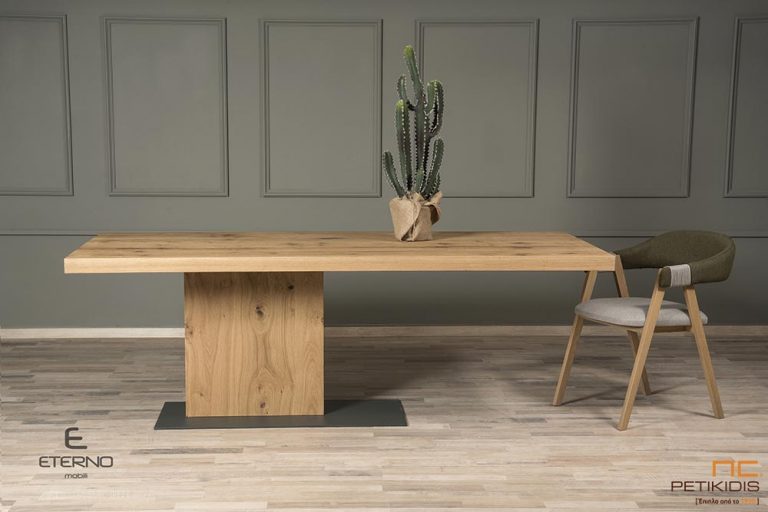 Τραπεζαρία Wood από δρυς ρουστίκ και κεντρικό πόδι. Διαθέτει δυνατότητα προέκτασης.