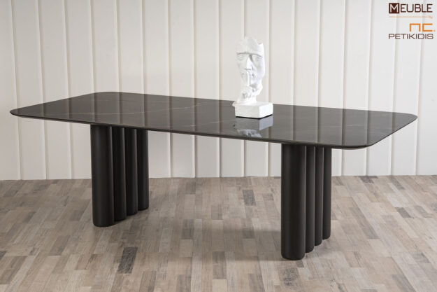 Τραπέζι Bliss με κεραμικό υλικό και λάκα. Μοντέρνο και minimaal διατίθεται σε μεγάλη ποικιλία χρωμάτων και διαστάσεων.