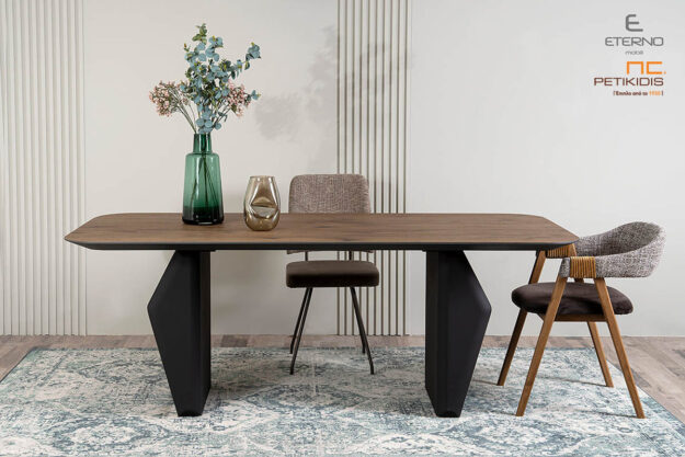 Τραπέζι Desire με συνδυασμό γκοφρέ λάκα και ξύλο ρουστίκ δρυς στο καπάκι. Μοντέρνο και minimal μπορεί να κατασκευαστεί σε μεγάλη ποικιλία χρωμάτων και διαστάσεων.