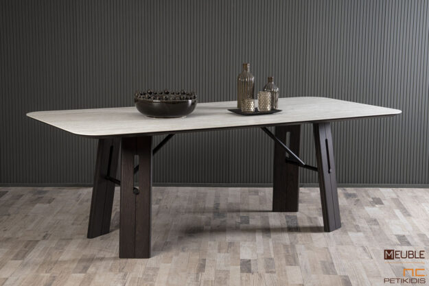 Τραπέζι Loft με κεραμικό, λάκα και μεταλλική λεπτομέρεια. Μοντέρνα γραμμή ιδανικό για μικρούς χώρους διατίθεται σε μεγάλη ποικιλία χρωμάτων και διαστάσεων.