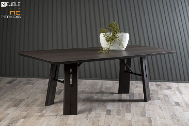 Τραπέζι Loft με ξύλο δρυς, λάκα και μεταλλική λεπτομέρεια. Μοντέρνα γραμμή ιδανικό για μικρούς χώρους διατίθεται σε μεγάλη ποικιλία χρωμάτων και διαστάσεων.