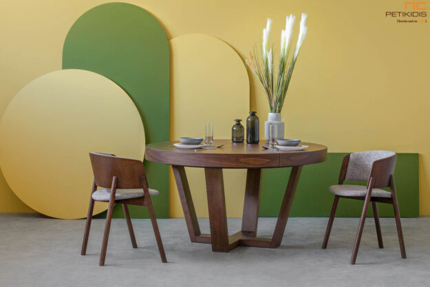 H Rotorra είναι μία επεκτεινόμενη στρογγυλή τραπεζαρία (ροτόντα) με εντυπωσιακή βάση. Μία κομψή, ανθεκτική κατασκευή με διαχρονικό design, κατάλληλη για κάθε χώρο. Το σχέδιο της ροτόντας χαρίζει σε κάθε σπίτι μια αίσθηση ζεστασιάς και ένα γιορτινό τόνο κάθε μέρα!