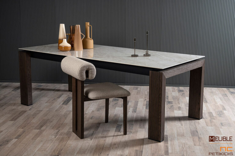 Τραπέζι Tender με κεραμικό καπάκι με λεπτομέρειες στα πόδια από ξύλο δρυς. Διαθέτει προέκταση. Μοντέρνο και minimal. Κατασκευάζεται σε ποικιλία διαστάσεων και χρωμάτων.