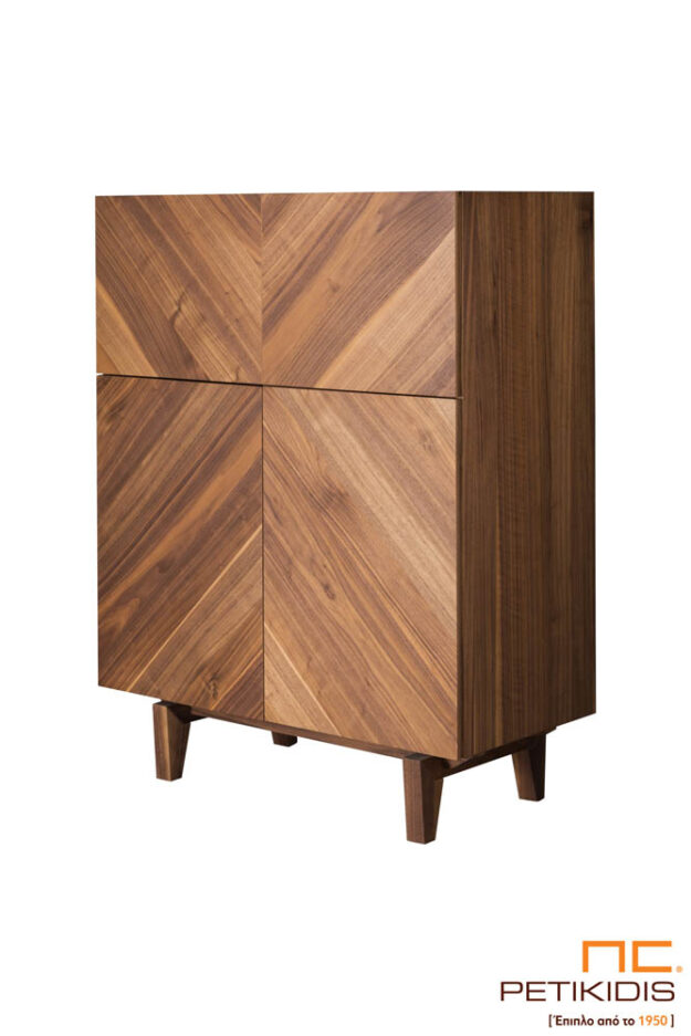 Ψηλός μπουφές Gill από ξύλο καρυδιάς. Ιδανικό για μικρούς χώρους και απόλυτα λειτουργικό με αρκετούς αποθηκευτικούς χώρους.