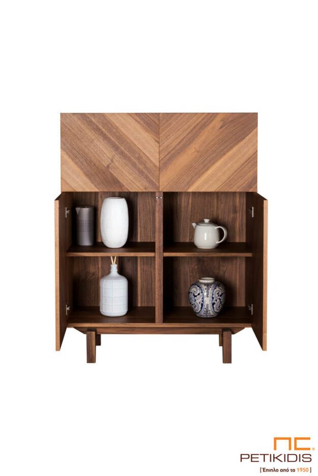 Ψηλός μπουφές Gill από ξύλο καρυδιάς. Ιδανικό για μικρούς χώρους και απόλυτα λειτουργικό με αρκετούς αποθηκευτικούς χώρους.