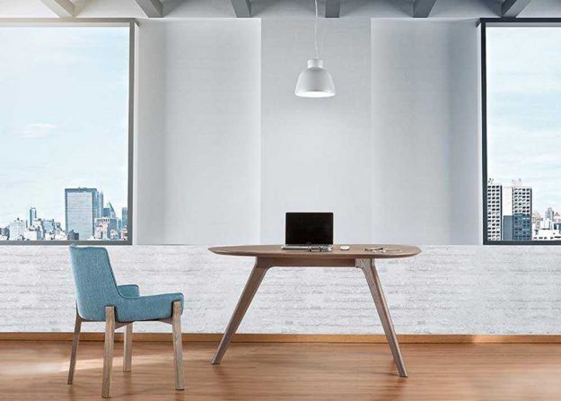 Γραφείο Prime από ξύλο δρυς με ιδιαίτερο σχεδιασμό. Το περίτεχνο σχήμα του δίνει μία ξεχωριστή νότα στο χώρο.