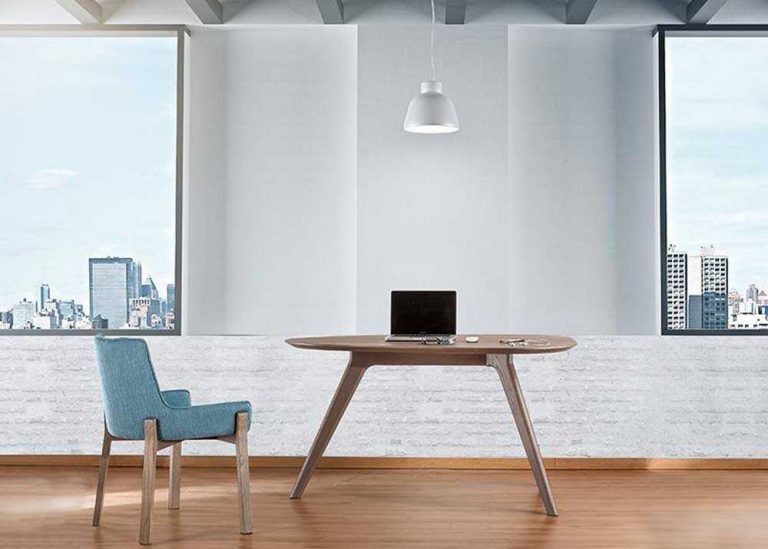 Γραφείο Prime από ξύλο δρυς με ιδιαίτερο σχεδιασμό. Το περίτεχνο σχήμα του δίνει μία ξεχωριστή νότα στο χώρο.